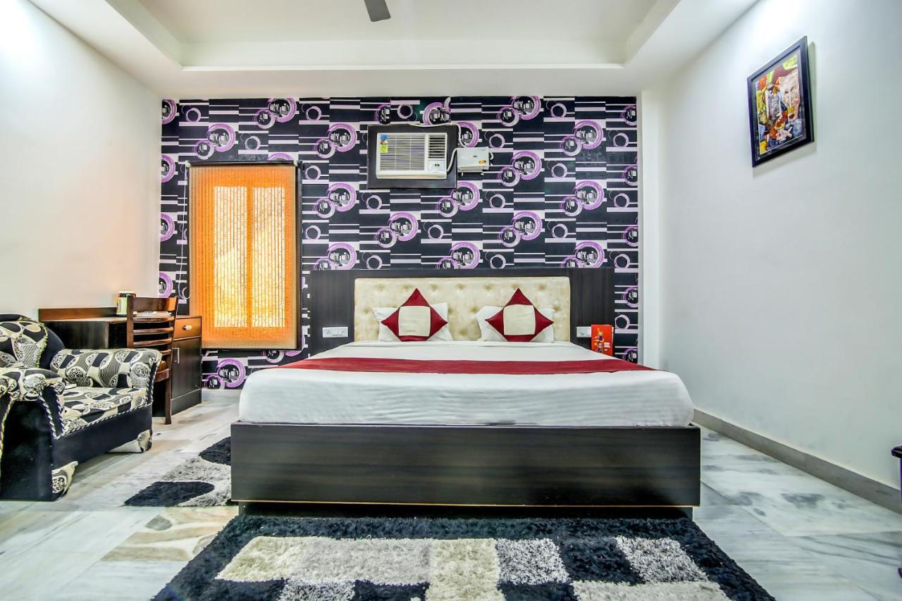 Oyo 8888 Riga Hs Deluxe Hotel Agra  Exterior foto