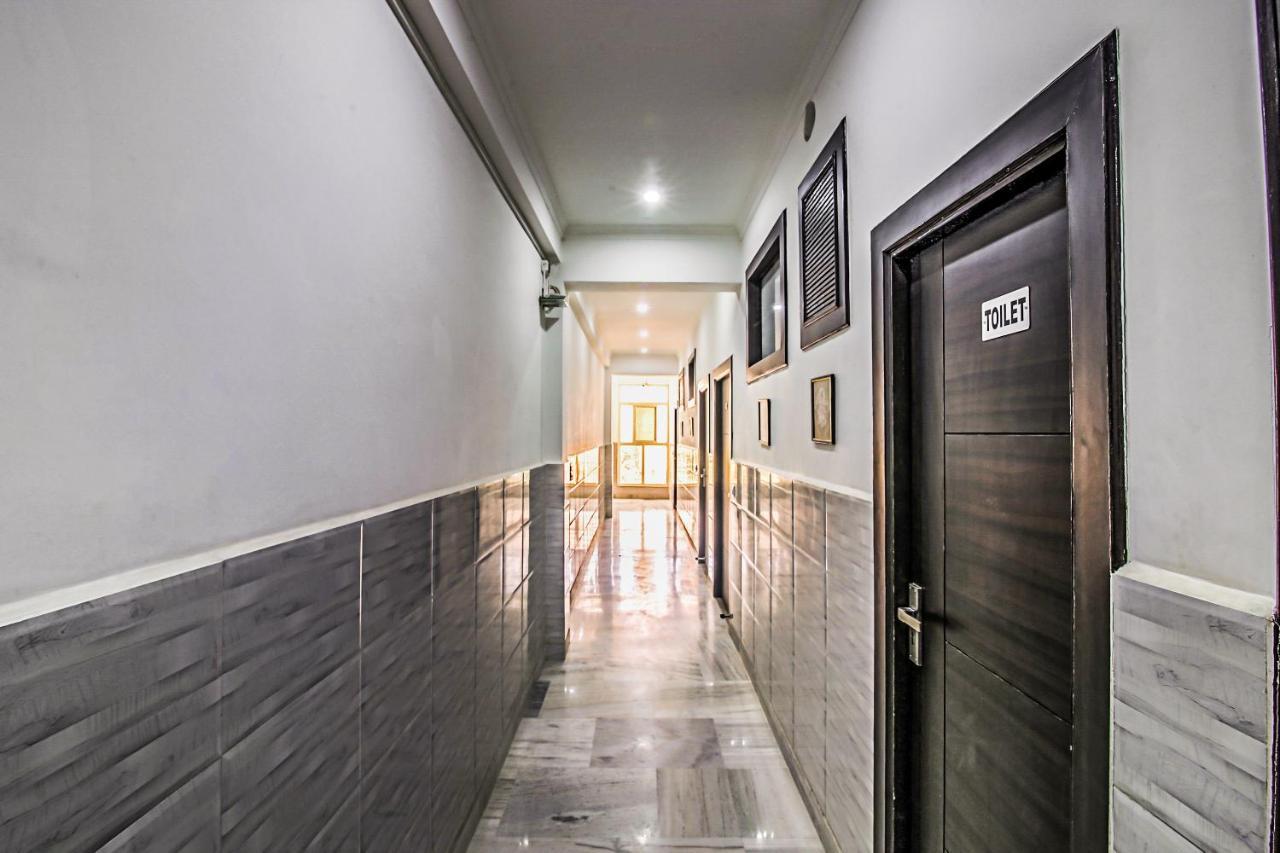 Oyo 8888 Riga Hs Deluxe Hotel Agra  Exterior foto